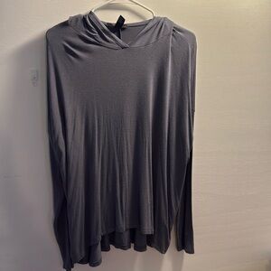 Women’s large light pullover